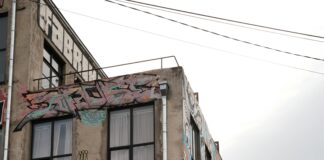 Fabrika Çatısına Güneş Paneli Kurmanın Avantajları: Neden Tercih Edilmeli?