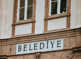 Belediye Binalarında Güneş Paneli Projeleri ile Geleceği Şekillendirin