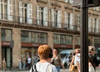 Güneş Enerjisi ile Geliştirilen Akıllı Moda Ürünleri: Geleceği Keşfedin